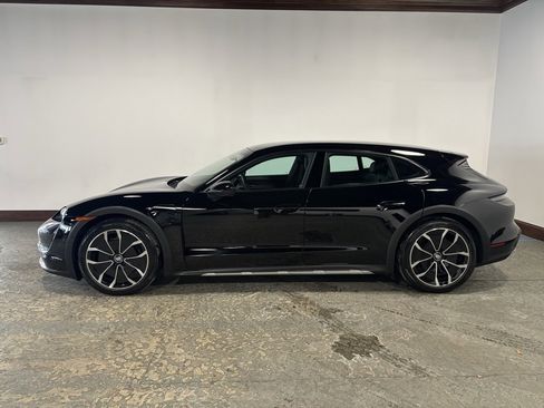 Used 2024 Porsche Taycan 4 Cross Turismo image 2