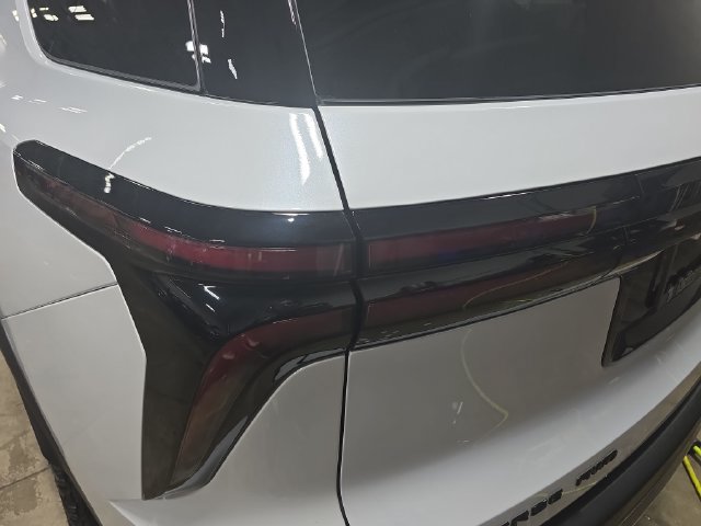 New 2027 Chevrolet Traverse Z71 w/ Enhanced Driving Package AWD/4WD image 37