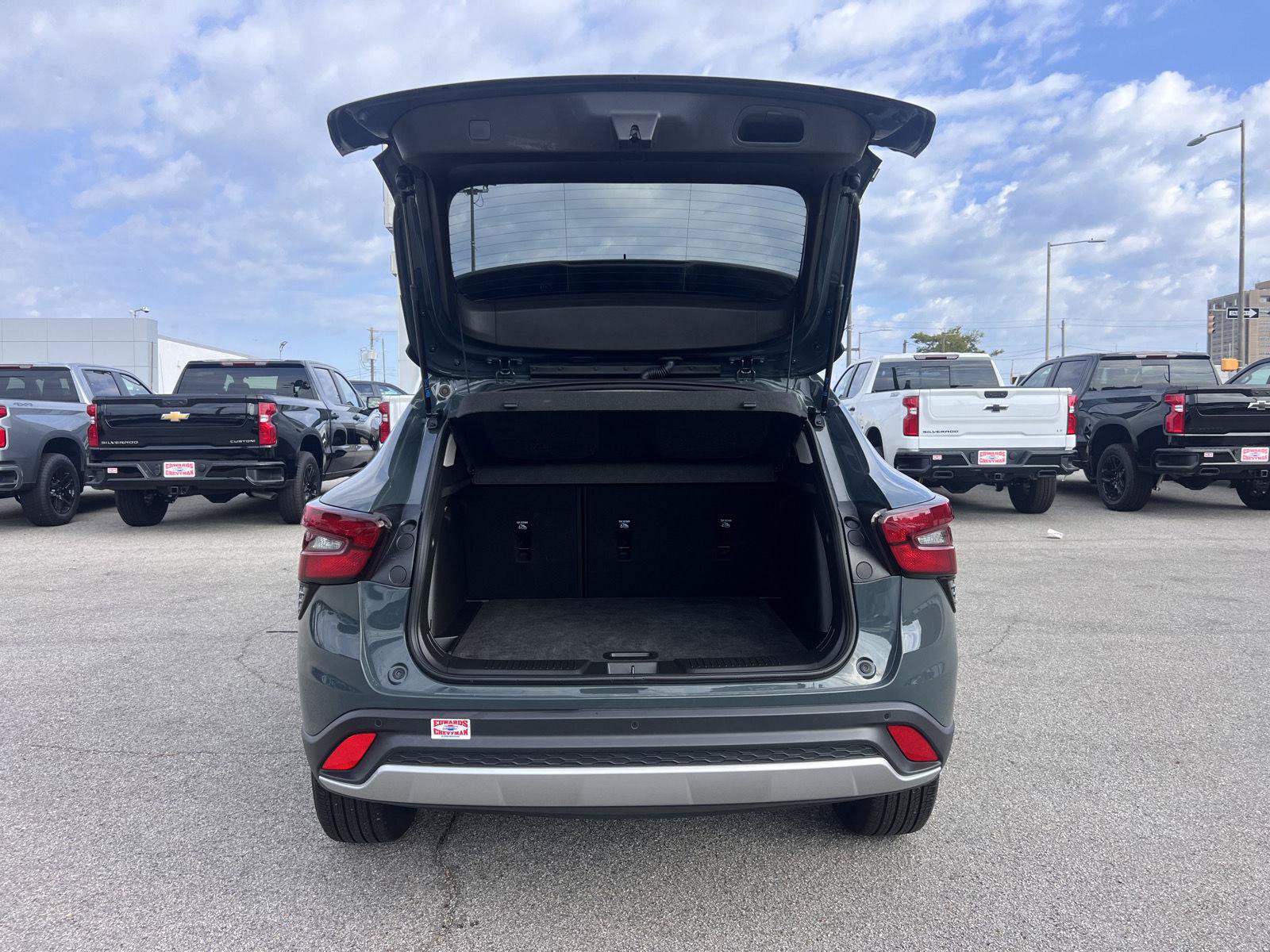 Used 2025 Chevrolet Trax LT w/ Driver Confidence Package FWD image 30