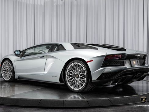 Used 2018 Lamborghini Aventador S image 26