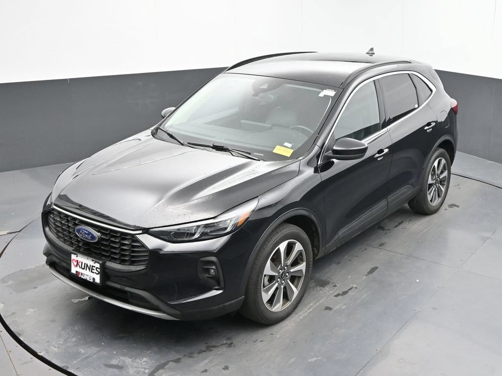 Used 2025 Ford Escape Platinum AWD/4WD image 16