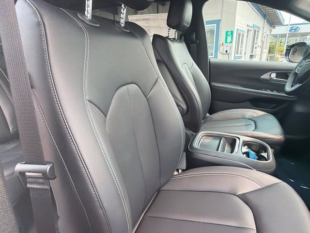 New 2027 Chrysler Pacifica Select AWD/4WD image 10