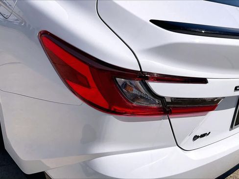 New 2026 Toyota Camry Hybrid FWD image 14