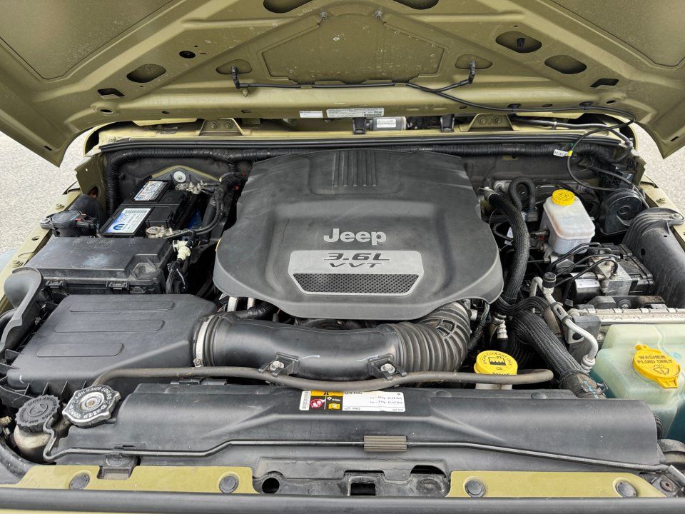Used 2013 Jeep Wrangler Unlimited Sport w/ Connectivity Group AWD/4WD image 20
