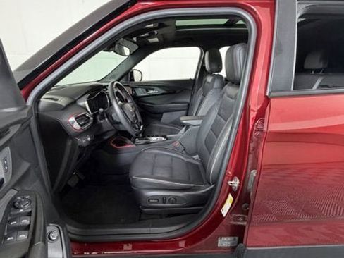 Used 2023 Chevrolet TrailBlazer RS w/ Sun and Liftgate Package FWD image 9