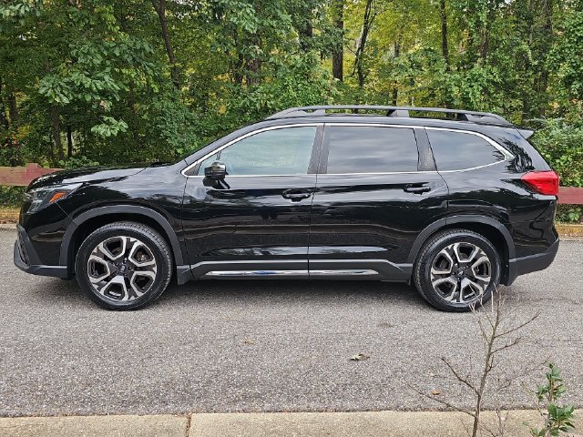 Used 2023 Subaru Ascent Limited w/ Technology Package AWD/4WD image 5