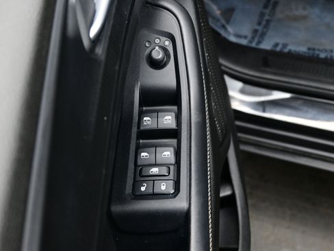 Used 2024 Jeep Grand Cherokee L Laredo image 10