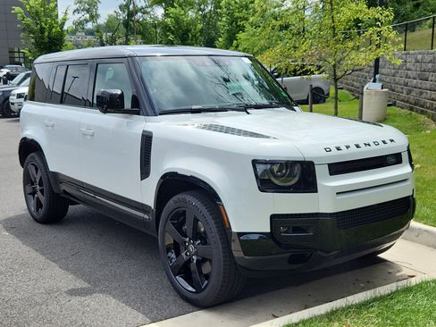 New 2025 Land Rover Defender 110 X-Dynamic SE image 10