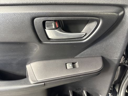 Used 2015 Toyota Camry SE image 18