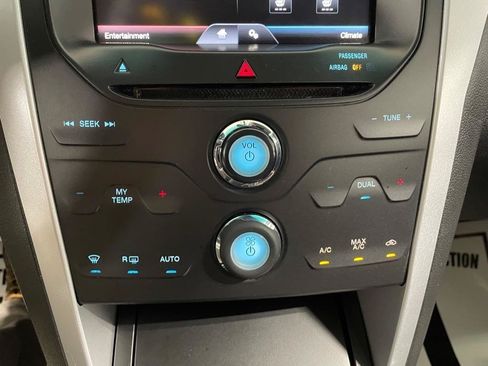 Used 2014 Ford Explorer XLT w/ Equipment Group 202A AWD/4WD image 35