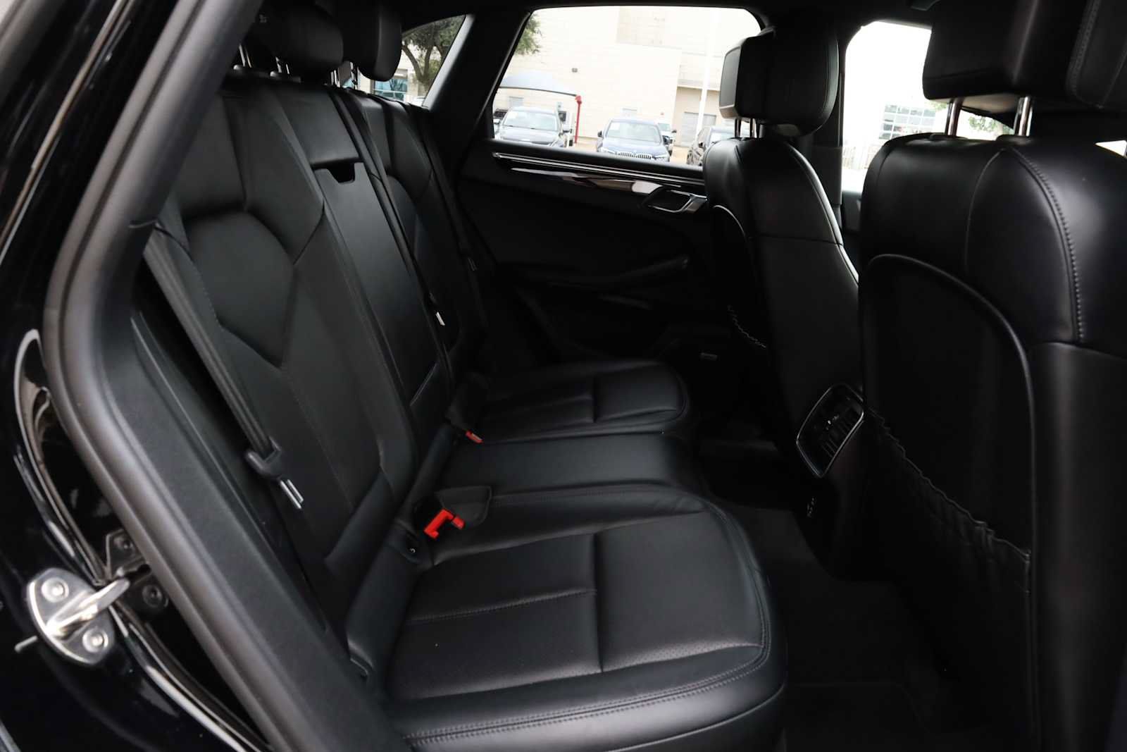 Used 2021 Porsche Macan AWD/4WD image 38