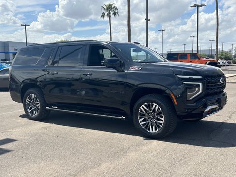 Certified 2025 Chevrolet Suburban Z71 AWD/4WD image 7