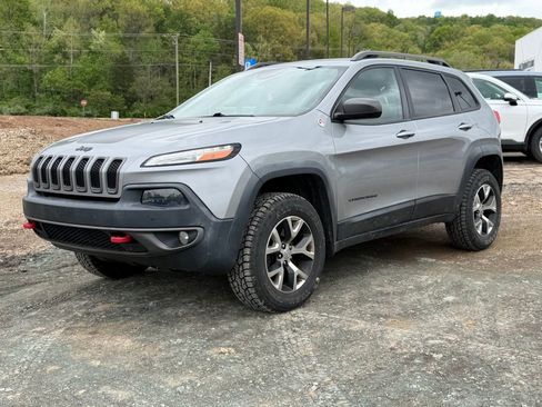 Used 2015 Jeep Cherokee Trailhawk w/ Cold Weather Group AWD/4WD image 2