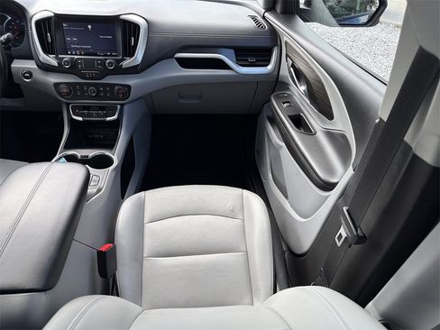 Used 2022 GMC Terrain SLT w/ Infotainment Package II image 17