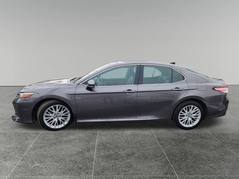 Used 2019 Toyota Camry XLE image 4