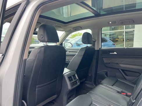 Used 2022 Volkswagen Atlas SE w/ Panoramic Sunroof Package AWD/4WD image 17