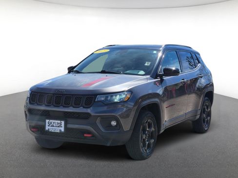 Used 2023 Jeep Compass Trailhawk AWD/4WD image 2