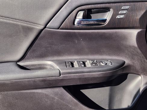 Used 2015 Honda Accord Touring image 23