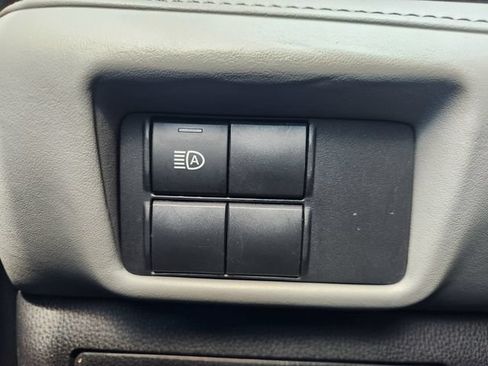 Used 2021 Toyota Highlander L FWD image 21