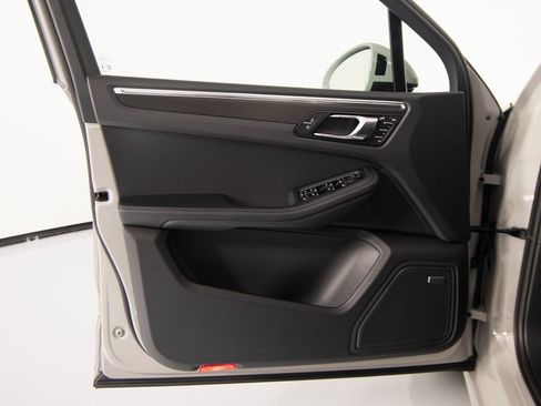 New 2026 Porsche Macan GTS image 12