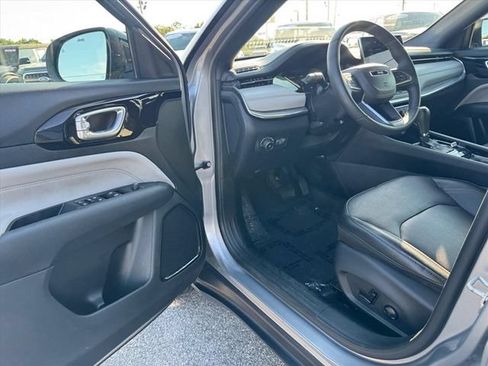 Used 2023 Jeep Compass Limited AWD/4WD image 13
