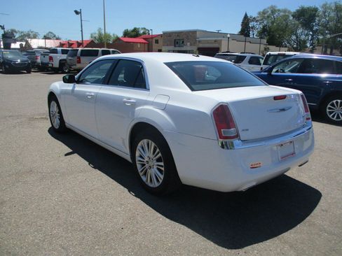 Used 2014 Chrysler 300 AWD w/ Driver Convenience Group image 4