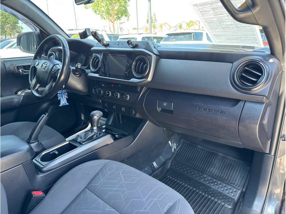 Used 2017 Toyota Tacoma TRD Off-Road w/ Tow Package AWD/4WD image 27