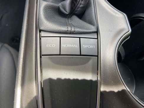 Used 2024 Toyota Camry SE FWD image 27