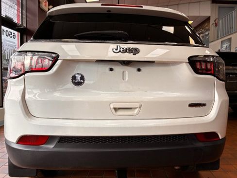 Used 2017 Jeep Compass Latitude w/ Popular Equipment Group image 11