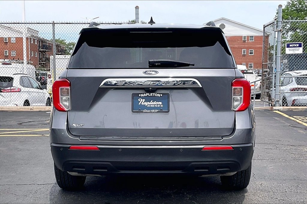 Used 2021 Ford Explorer XLT RWD image 3