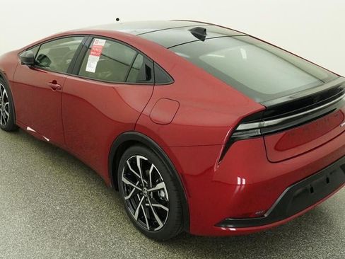 New 2026 Toyota Prius Plug-In Hybrid FWD image 5