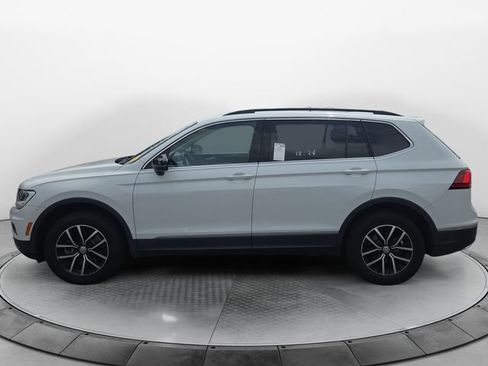Used 2021 Volkswagen Tiguan SE w/ Panoramic Sunroof Package FWD image 2