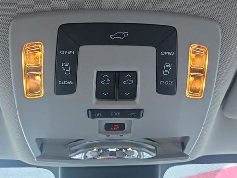 Used 2023 Toyota Sienna XLE image 26