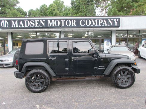 Used 2017 Jeep Wrangler Unlimited Sport w/ Quick Order Package 24S AWD/4WD image 4