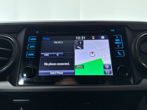 Used 2019 Toyota Tacoma TRD Off-Road image 12