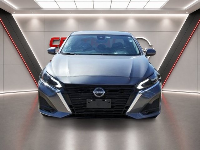 Used 2024 Nissan Altima 2.5 SV w/ SV Premium Package FWD image 2