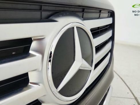 Used 2025 Mercedes-Benz GLB 250 4MATIC w/ Exclusive Package image 31
