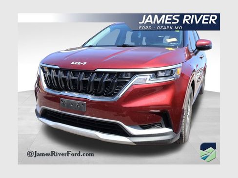 Used 2024 Kia Carnival LX image 1