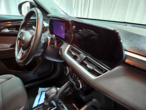 Used 2025 Chevrolet TrailBlazer LT w/ Convenience Package image 20