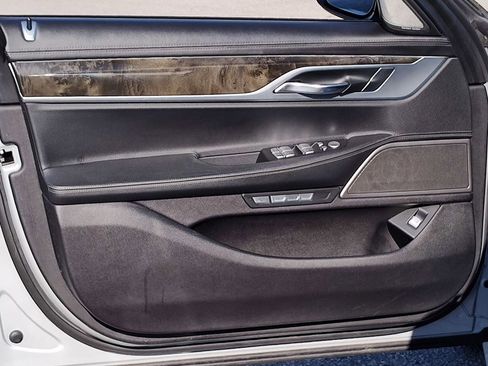 Used 2016 BMW 740i image 15