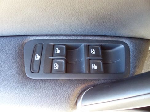 Used 2017 Volkswagen Golf SE image 20