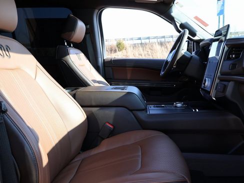 Used 2024 Ford Expedition King Ranch image 9