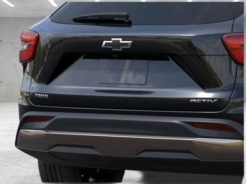 New 2026 Chevrolet Trax ACTIV w/ Sunroof Package FWD image 14
