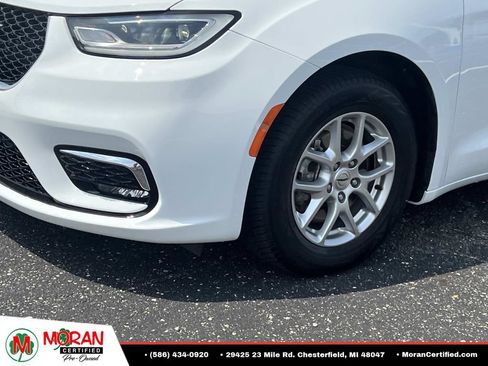 Used 2023 Chrysler Pacifica Touring-L FWD image 8