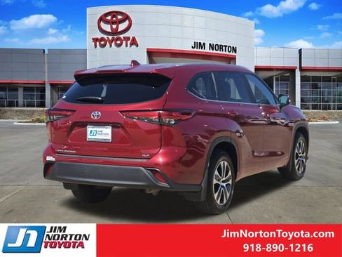 Used 2023 Toyota Highlander XLE FWD image 7