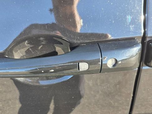 Used 2024 Chrysler Pacifica Touring-L image 15