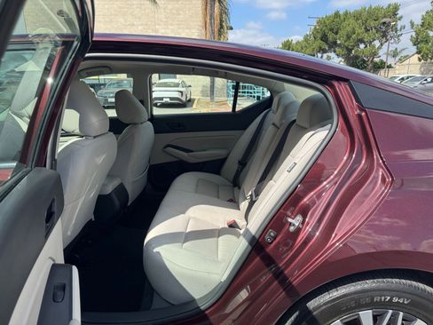 Used 2025 Nissan Altima 2.5 SV image 27