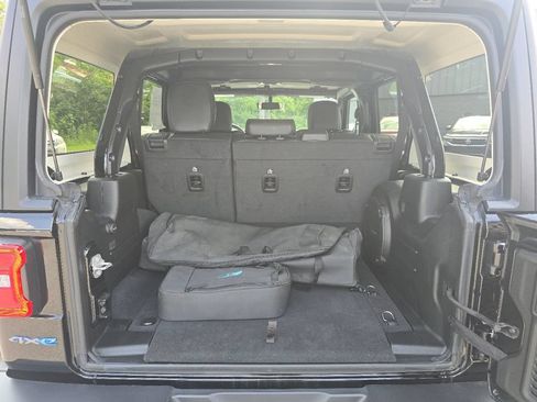 Used 2023 Jeep Wrangler Unlimited Rubicon 4xe w/ Cold Weather Group AWD/4WD image 18
