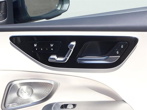 New 2025 Mercedes-Benz C 300 4MATIC Sedan image 10