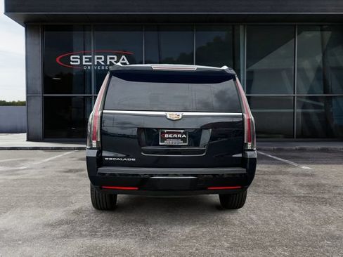Used 2016 Cadillac Escalade Premium AWD/4WD image 4